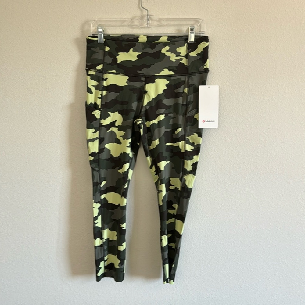 Lululemon. Fast and free HR crop 23”. Camp. Size 10. Tags on